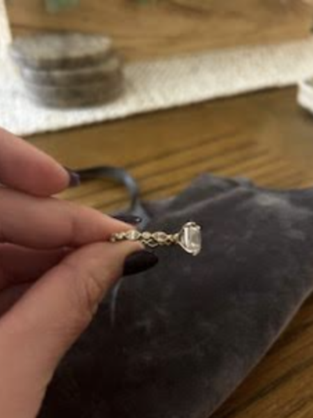 IGI Certified 3.9 CT G VVS2 Lab Grown Cushion Cut Diamond Ring - Image 6